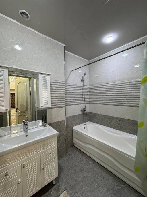 Новая Квартира В Центре Ташкента Taschkent Exterior foto